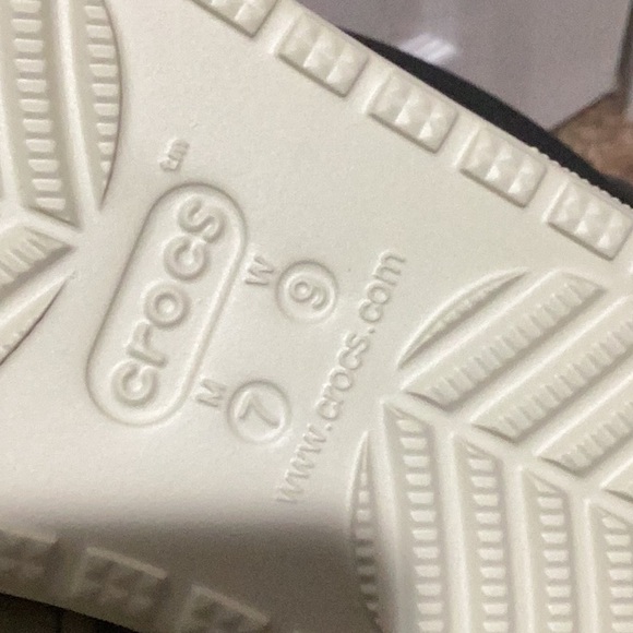 CROCS Classic Cozzzy Sandals - Size 9 - Picture 5 of 5